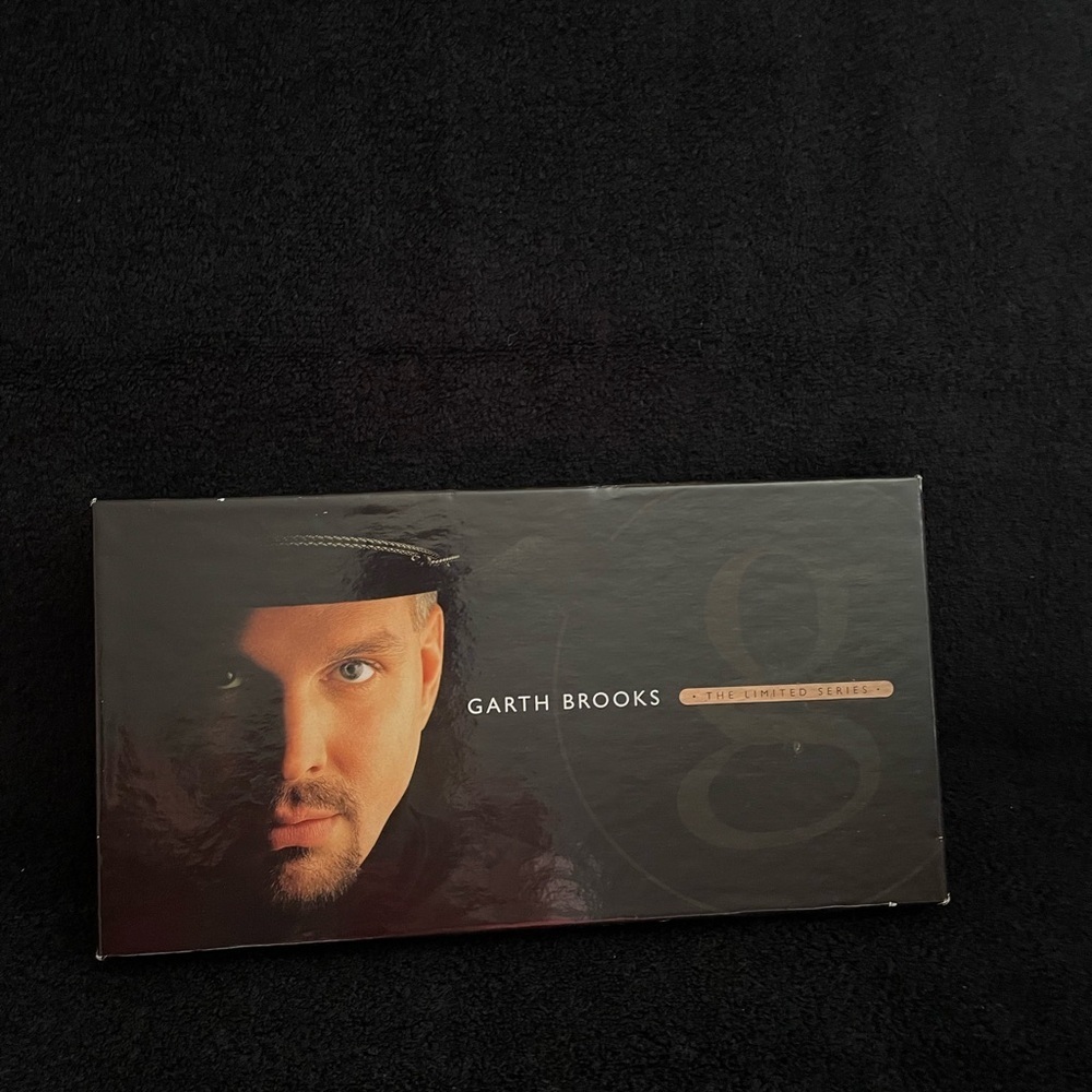 Garth Brooks The Limited Series 6
CD Box Set Long Box Country
Boxset CDs